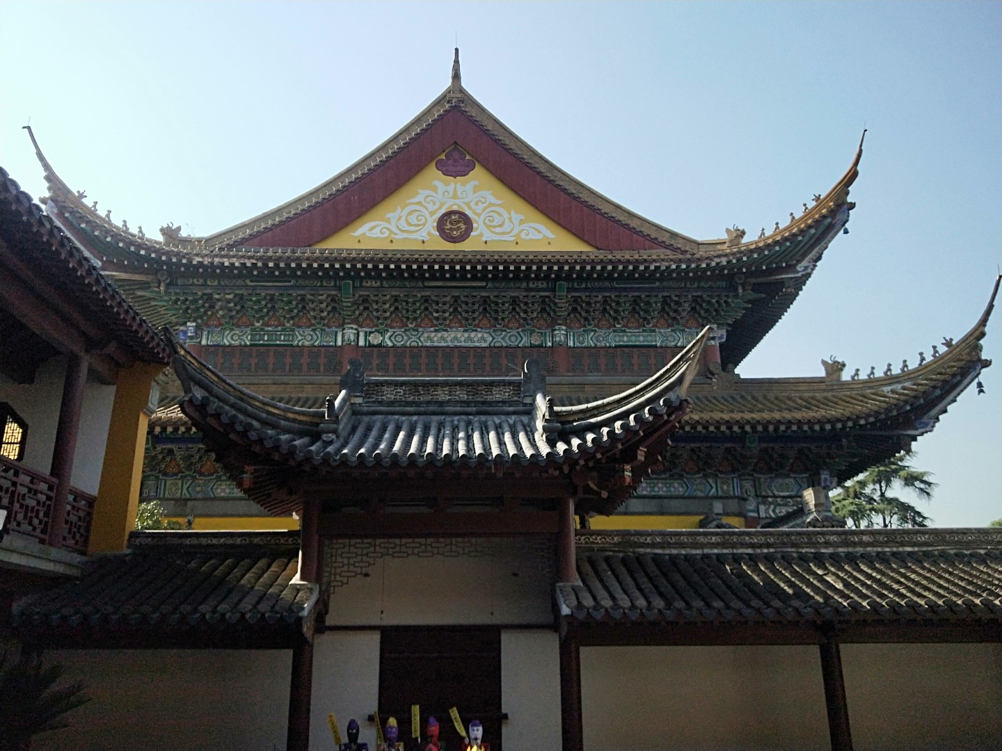 寺廟瓦鋪設(shè)要點(diǎn)，讓建筑更加美觀自然